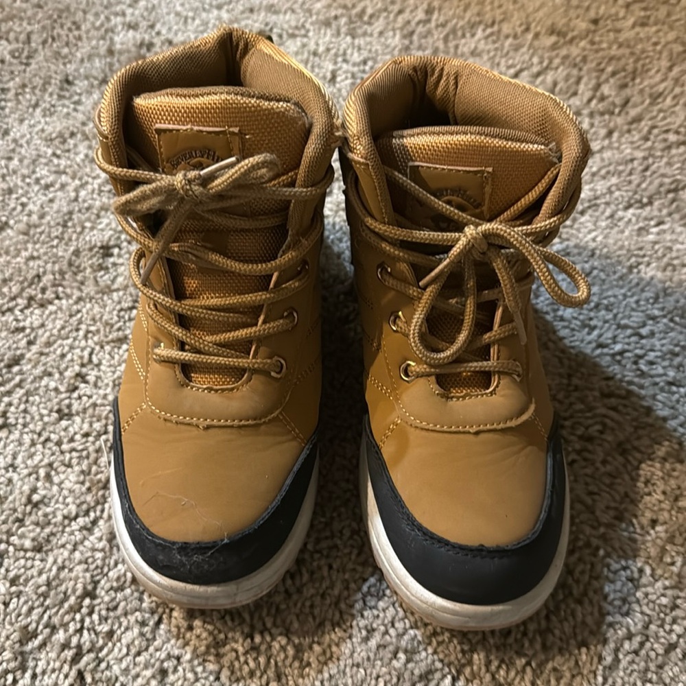 Beverly Hills Polo Club boots 🥾 , pre-loved, size 2